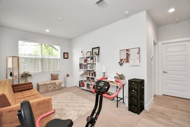 502 W Donovan St unit E, Houston, TX 77091 - photo 6