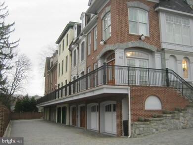 231 Locust St SE unit 2, Vienna, VA 22180 - photo 2