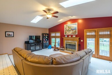 1717 Middle Rd, Bettendorf, IA 52722 - photo 4