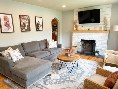 1634 Highland LR fireplace