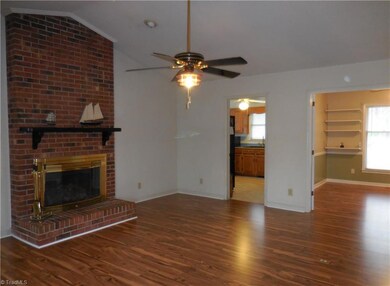 5752 Drake Rd, Greensboro, NC 27406 - photo 3