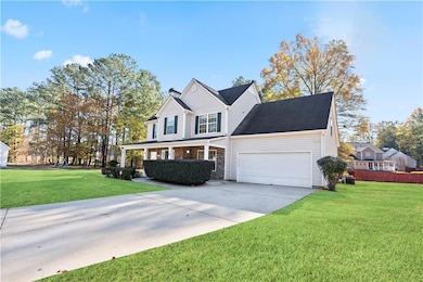View of front of house with driveway, a front lawn