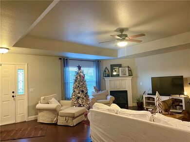 LR WITH GAS LOG FIREPLACE