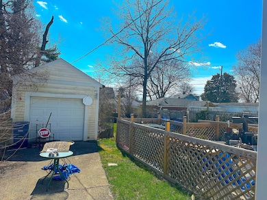 1 Car Garage