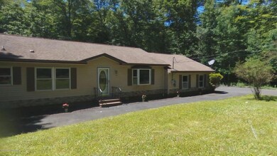 521 Lower Middle Creek Rd, Kunkletown, PA 18058 - photo 2