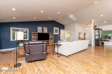 04-Living Room 20220712-DW-9204-Edit-Edi