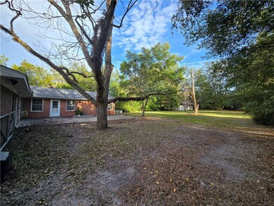 Back Yard secluded, 720 sq ft Deck, Workshop,
