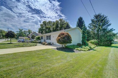 207 N Dewey St, Auburn, IN 46706 - photo 2