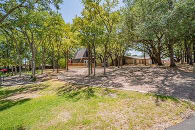 3923 Laramie Dr, Granbury, TX 76049 - photo 5