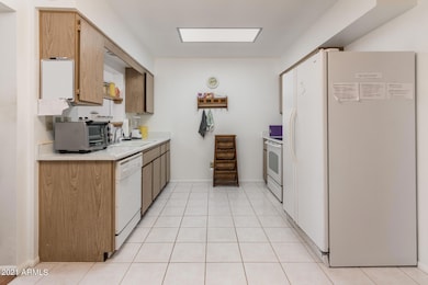 13665 N Garden Court Dr, Sun City, AZ 85351 - photo 5