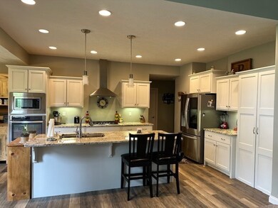 6716 Westbrook Dr, Columbus, IN 47201 - photo 5