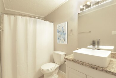 Bathroom features tub/shower combo