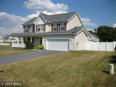1414 Mallard Dr E, Chambersburg, PA 17202 - photo 2