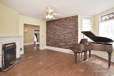 859 N Spring St, Elgin, IL 60120 - photo 3