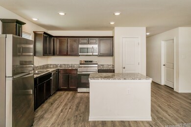 917 8th St, Seguin, TX 78155 - photo 7