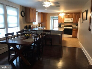 334 W Walnut St, Reading, PA 19607 - photo 6