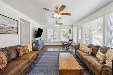 711 S Tesch St, Bellville, TX 77418 - photo 4