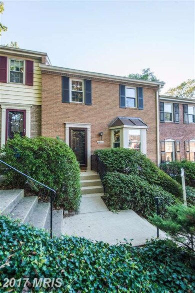 9663 Lindenbrook St, Fairfax, VA 22031 - photo 2