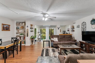 190 Oak Cir unit 2, Colchester, VT 05446 - photo 6