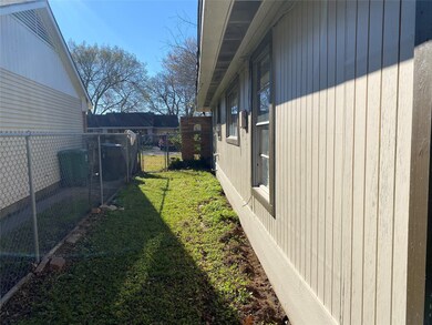 10829 Stover St, Houston, TX 77075 - photo 2
