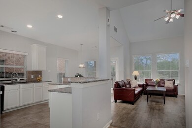 122 E Spindle Tree Cir, Spring, TX 77382 - photo 7