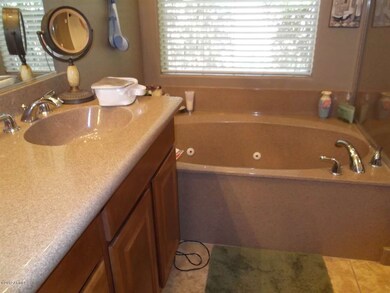 MASTER BATH JETTED TUB