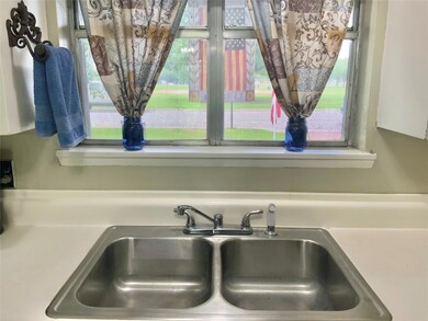 304 Elmwood St, Gainesville, TX 76240 - photo 6