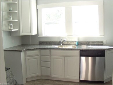 Brand new kitchen!  KraftMaid cabinets, granite co