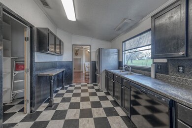 5903 Mineral Wells Hwy, Weatherford, TX 76088 - photo 7