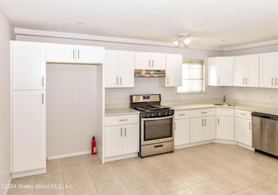 354 Simonson Ave, Staten Island, NY 10303 - photo 5