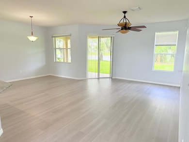 DINNING ROOM/LIVING ROOM