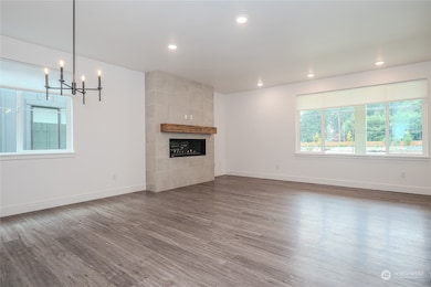 Relevant, strong, modern & bold were the guiding words when it was time to design the fireplace, the main focal point of the Great Room.