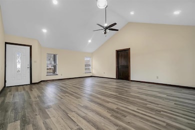 215 S 10th St, Thomas, OK 73669 - photo 4