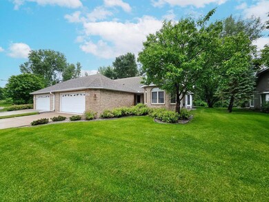 1207 Silverthorn Ct, Saint Paul, MN 55126 - photo 3