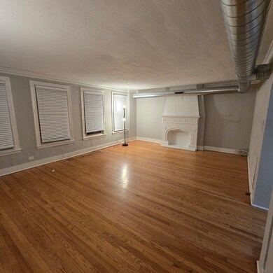 7529 N Claremont Ave unit 2, Chicago, IL 60645 - photo 3