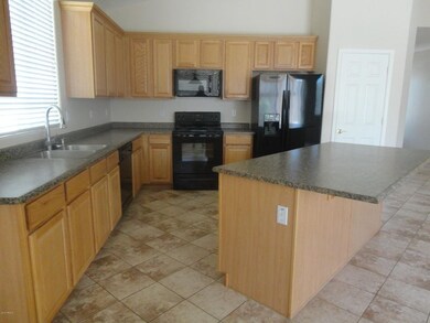 Kitchen with large island