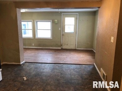 2628 W 49th St, Davenport, IA 52806 - photo 5