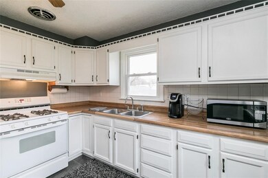 2331 18th St SW, Cedar Rapids, IA 52404 - photo 6