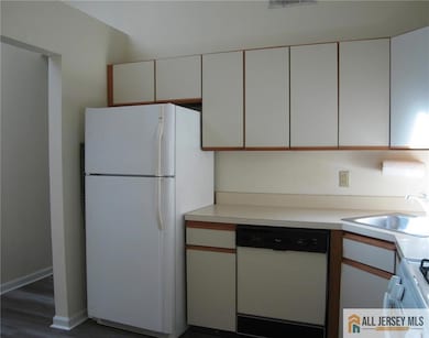 152 Darwin Ln, North Brunswick, NJ 08902 - photo 2