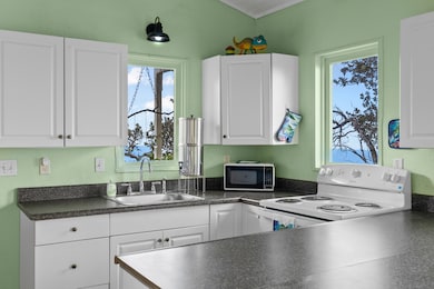 New appliances and space to cook and entertain. 🔪🍽️