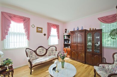005_LIVING ROOM