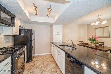 02_2418Delysst_5_Kitchen_FlexMLS800x600_