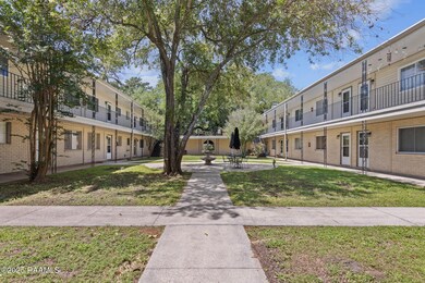 26-web-or-mls-201 S College Dr-3