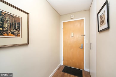 Society Hill Towers unit 21E, Philadelphia, PA 19106 - photo 2