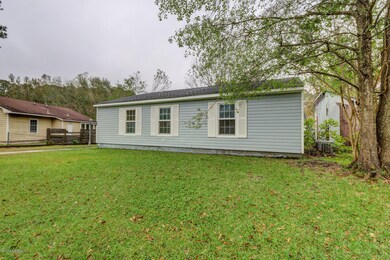 226 Lakewood Dr, Jacksonville, NC 28546 - photo 2