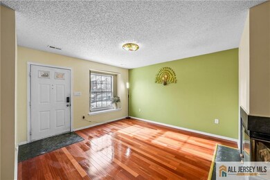 52 Curtis Ct unit 52, Kendall Park, NJ 08824 - photo 4