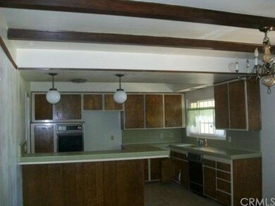 Kitchen with breakfast Bar
