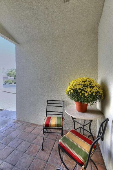 004_Front Entry