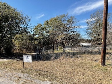 125 Rock Salt Ct, Springtown, TX 76082 - photo 2