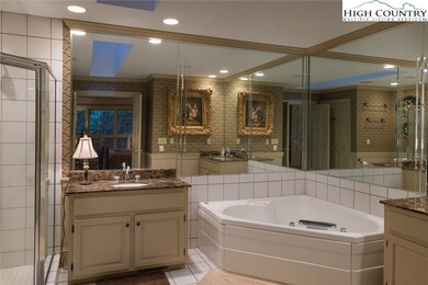 Three's a Crowd en suite with whirlpool tub.